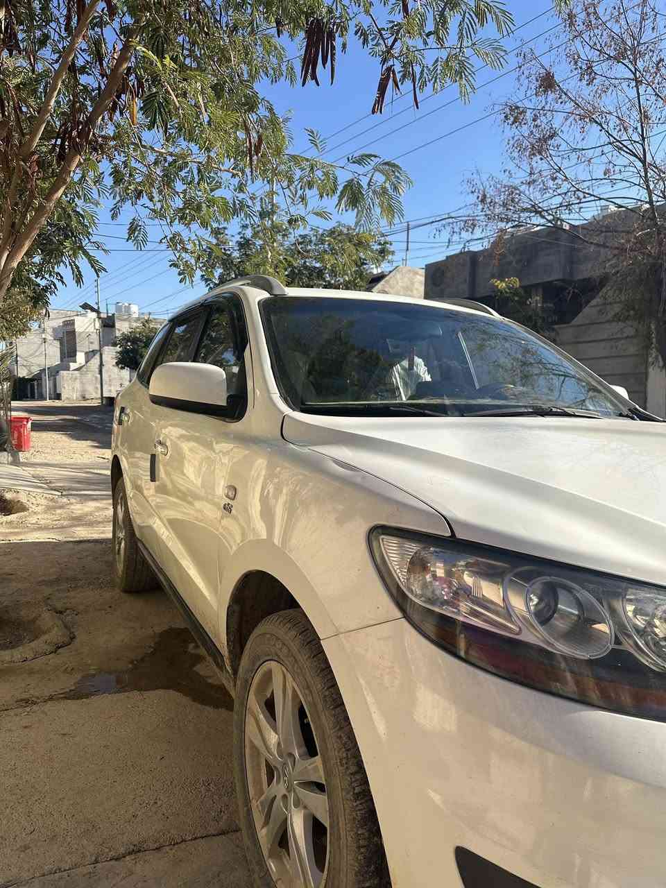 بة ناوي خوا
سةنتافي مؤديل 2009

كوشن جلدو هيتةر ساردو گةرم 

جام كارابا سوچ كؤنترؤل 

سوكان فوليوم تةبريد ساردو گةرم هةر هةمو گياني ايش اكات 

چوار تايةي لؤكي لة ژيرة 

پاتري تازة بؤ گؤراوة رؤني تازة بؤ گؤرردراوة 

سةيارةكة بي مةسروفة تير مةسرف كراوة 

دةبل و ويلو بةردي سالنسا تةقةو ررةقة بة شةرت 

مةكةينةو گيرري بة شةرت ١٠٠ فيتةر نة بوخار نة دوكةل هيچي نية بة شةرت 

***********
