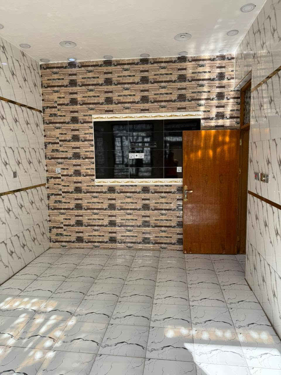 سلام عليكم بيت للبيع مساحه 100 متر بيت بناء طابوك مي كهرباء مجاري  بيت رفت رتفاع عالي زراعي سند 25 دور شرطه فرع اسواق احمد سعيدي ثاني فرع عن تبليط 
سعر 83 بي مجال بسيط بيت بناء جديد 
*********** بي واتساب
