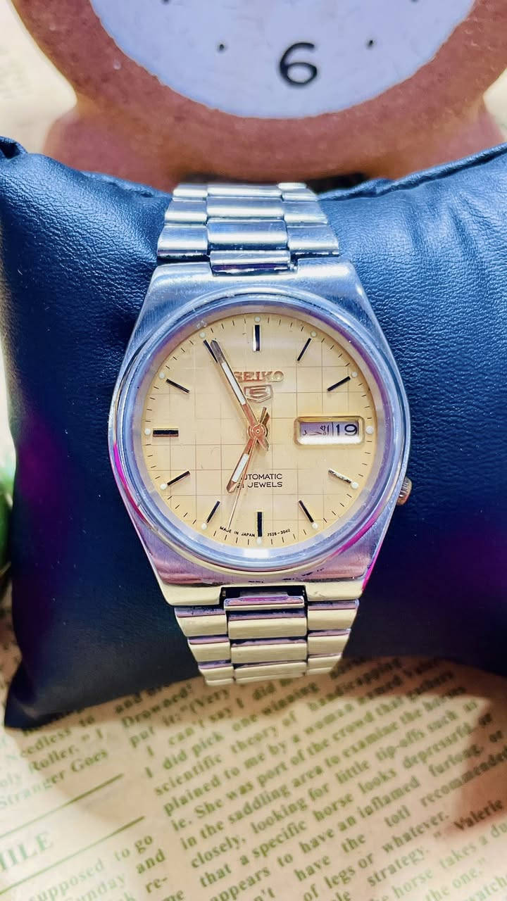 سايكو اوتمايتك لونً ذهبي نظافة 100/100 مكينة 21 حجر. قطر 38 نافذة للشهر والاسبوع عقارب اورقام فسفورية مختمة الساعة بالكامل


**إذا كنت صاحب هذا الإعلان وتريد حذفه لأي سبب، رجاءا أرسل رسالة إلى الدعم الفني**