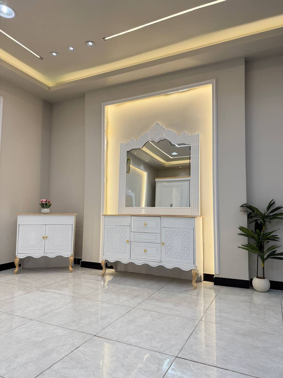 السعر // مليون و150

🔅تفاصيل الغرفة المرمري  ....

 خارج ٤ملم ام دي اف 🔺
وداخل معاكس ٣ملم 
صبغ حراري  درجة اولى 

عدد القطع  ٧ قطع 😍
🔺1 //جرباية  قياس  ١٦٠ × ٢٠٠ 
🔺//ميز جانبي ايسر قياس ٥٠
🔺2// وميز  جانبي  قياس ٥٠
🔺3// زاوية ارتفاع مترين عرض ٨٠
🔺4// وميز بلازمه  
🔺5//وميز مراية ارتفاع مترين عرض ١٢٠
🔺6// وكنتور ٦ باب  ارتفاع مترين و١٥ طول ٣ متر و١٥

القطعه الثامنة حسب الطلب شازلون
سعرها ٥٠ الف ❤️

(توصيل مجاني مركز بغداد )
التوصيل يشمل الشد مجاني 🔥
(اطراف ٥٠)
باقي المحافضات حسب البعد
شازلون سعرها ٥٠ الف
شازلون مخزن ٧٥ الف


**إذا كنت صاحب هذا الإعلان وتريد حذفه لأي سبب، رجاءا أرسل رسالة إلى الدعم الفني**