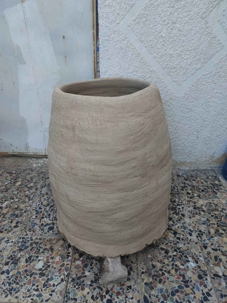 تنور طين حجم كبير شغل درجة اولى 
سعر 40الف وبيها مجال الجية

قطر التنور (حلك التنور)  54سم
ارتفاع التنور 94سم 

العنوان خلف جامع الصدرين بشارع مكتب الخير لبيع الحديد
*********** واتساب موجود
