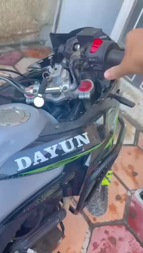 دراجه دايون دفنجر
محرك250CC

موديل2025

كير6نمر

رقم اربيل دراجه بسمي تحويل ثاني يوم 

دراجه ضررها  ونقصها شاشه الاكترونيه بس

كلشي بيها تمام 

لكطه ومستعجلين عله بيعتها 

سعرها 2750000 وبيها شويه مجال لطبين 

            مليونين وسبعميه وخمسين


**إذا كنت صاحب هذا الإعلان وتريد حذفه لأي سبب، رجاءا أرسل رسالة إلى الدعم الفني**