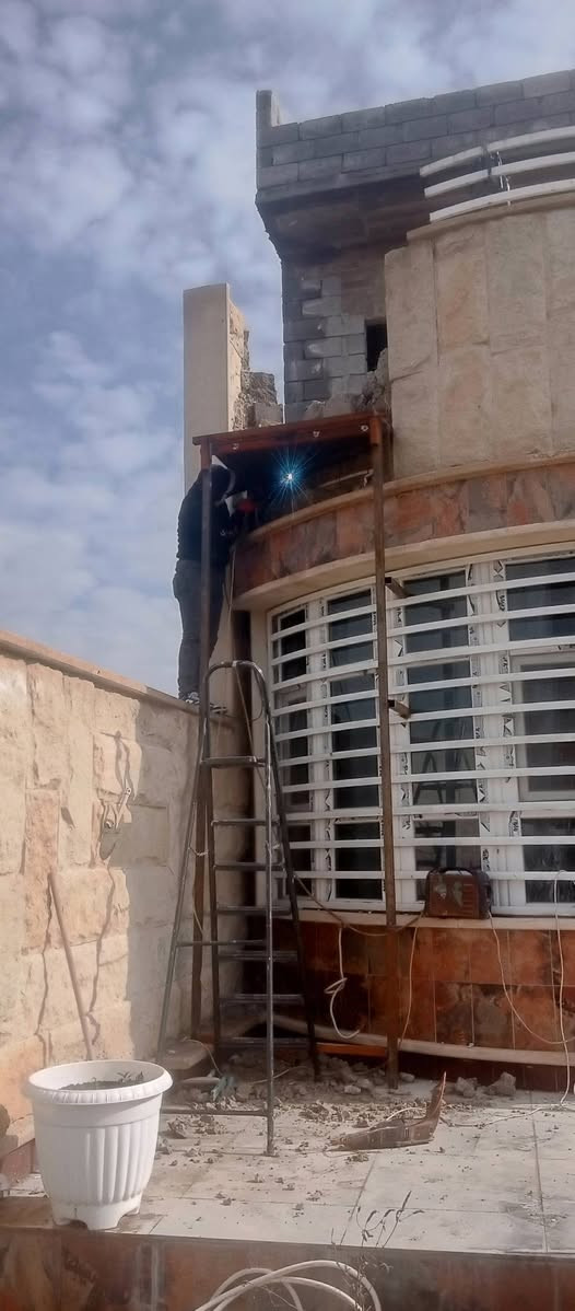 سلام عليكم تم تثبيت درج حديد طابق ثاني منفصل تم الحمدلله تركيب وتسقيف سقف وجنب ومستعدون لعمل الابواب وشبابيك وجميع حميات مراسله صفحة او الاتصال
*********** رقم بي واتساب

