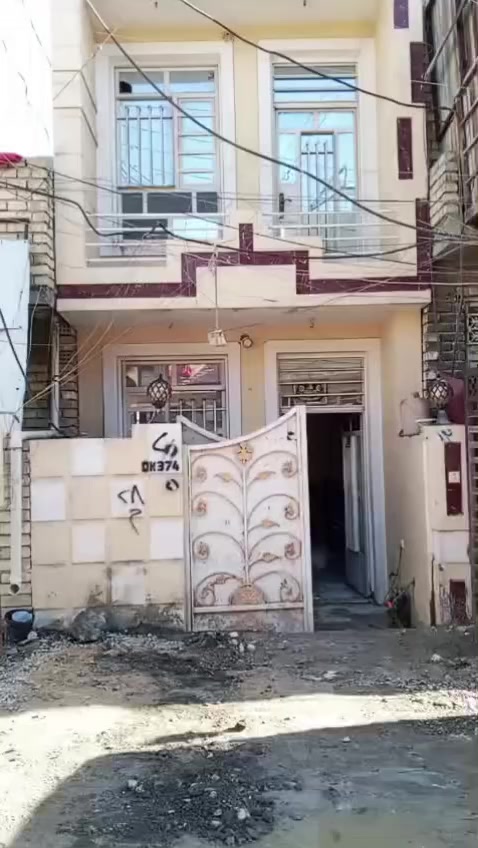 يالله سلام عليكم دار الايجار   مساحه الدار 50م طابقين الطابق الأول تحتوي على صاله و مطبخ و خدمات الطابق الثاني يحتوي على غرفه منام او منور او سطح العنوان الدوره شارع ابو طياره زراعي نسائم النخيل  مكتب العامري ***********
(الايجار400وبي مجال)
