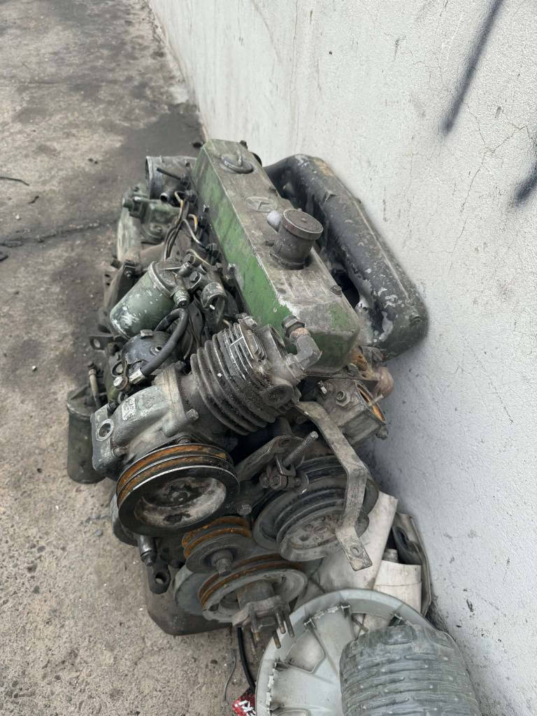 گێڕ و مەکینەی بار هەڵگر مارسیدس ئەلبا شەش بستن بە کاملی بۆ فرۆشتن لە سلێمانی 
***********/*********** السليمانية, العراق
