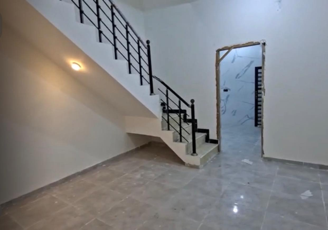 بيت للبيع 🏡 الاسكان الصناعي نزله الجامع ( الاولى ) 
المساحه : 100 متر بناء درجه اولى ❤️
للاستفسار : *********** ☎️
