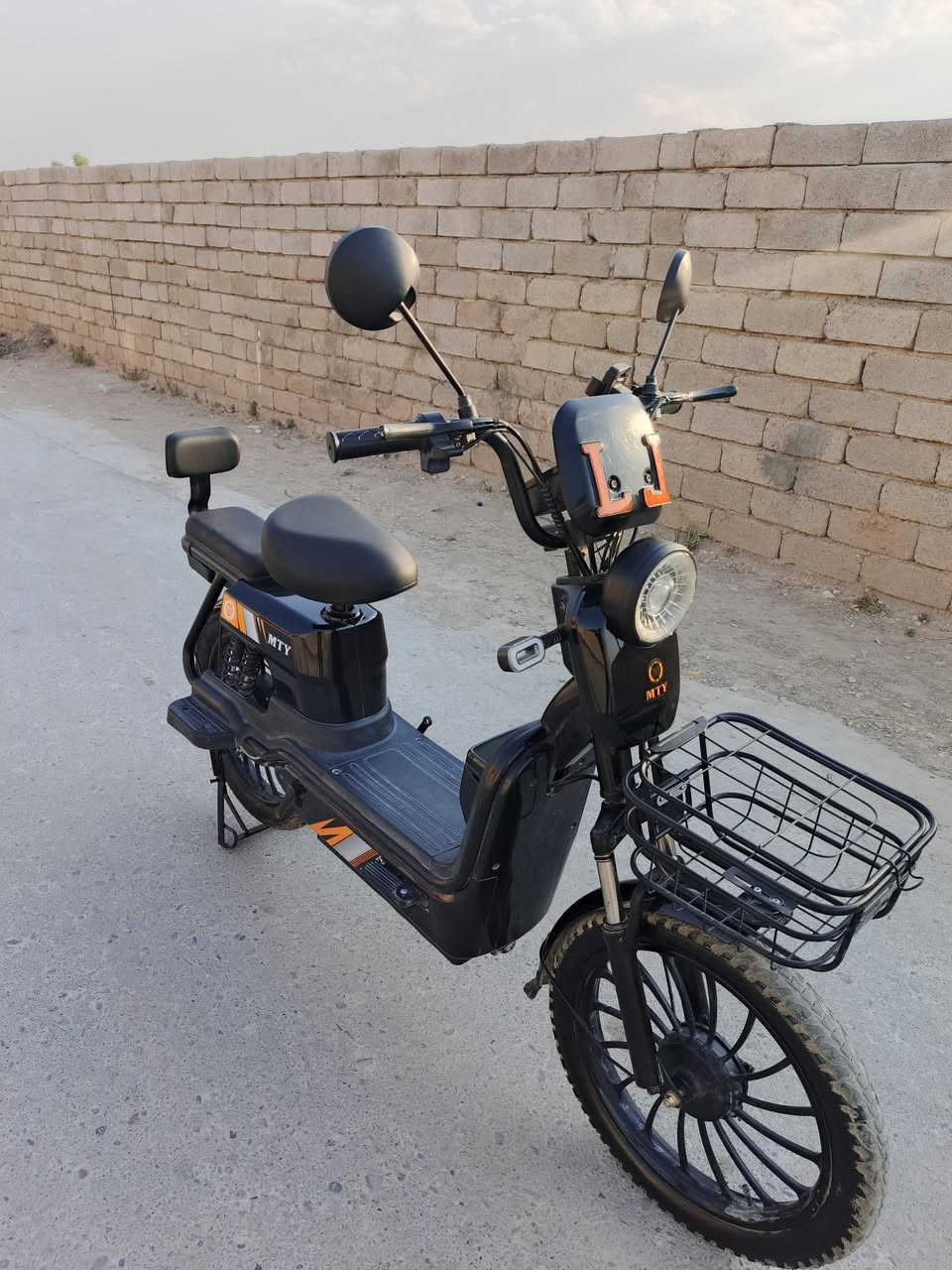 دراجة شحن للبيع  رقم الهاتف (***********)
