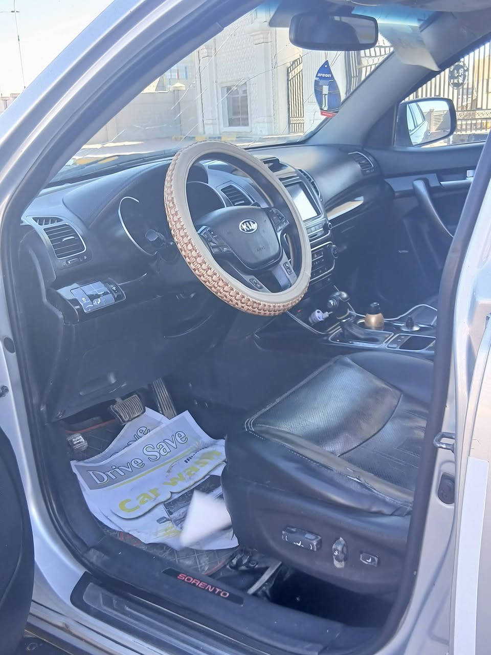 سلام عليكم سيارة نوع سورنتو مديل 2014 امركيه حادثه جاملغ وبنيد السياره فول مواصفات واحد عله واحد تحكم ستيرن جهتين تحكم مري كفاله كير مكينه حداديه تخم تاير تبريد مكينه سته سلندر سبعه راكب ثلاث قطع تبريد كير حداديه السياره جاهزه وحلوه مابيه نواقص السعر 128 وبيه مجال العلوان كربلاء رقم الهاتف ***********
