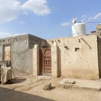 بيت زراعي بمنطقة البيكات قرب حسينية الجخيور اول فرع على يدك اليمنه  مس...