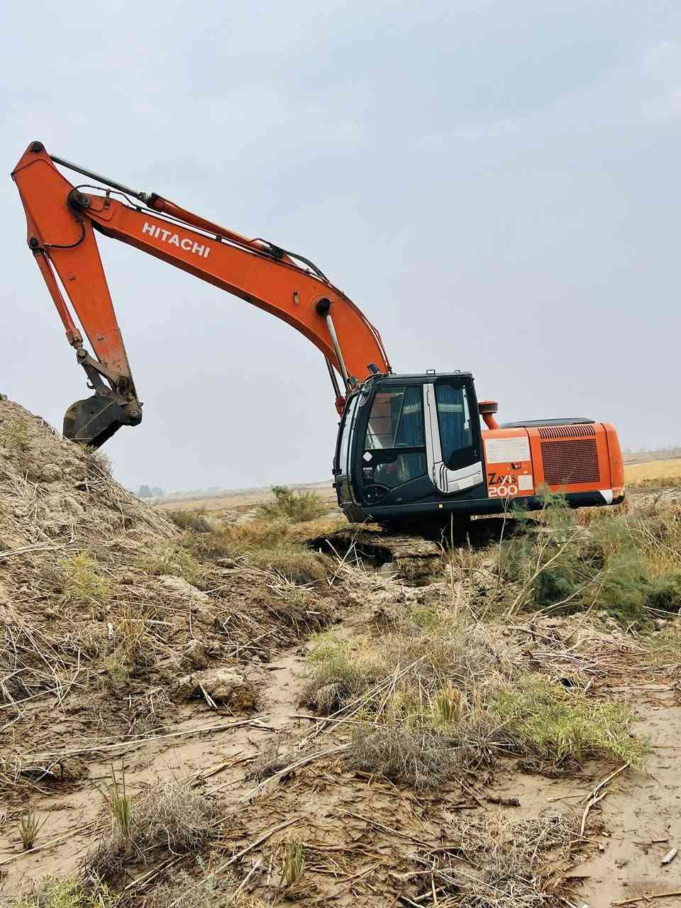 سلامًً عليكمً حفاره زت ثري للبيع مكفوله ماعدهً المحرك مفتوح مضخه جديده ع شركه كنترول مكفولً زناجيل 100/80  منفيز / السعر 250 وبيه مجال / ًتلحفاره جاهزهً للعمل المكانً واسط نعمانيهً 
***********
