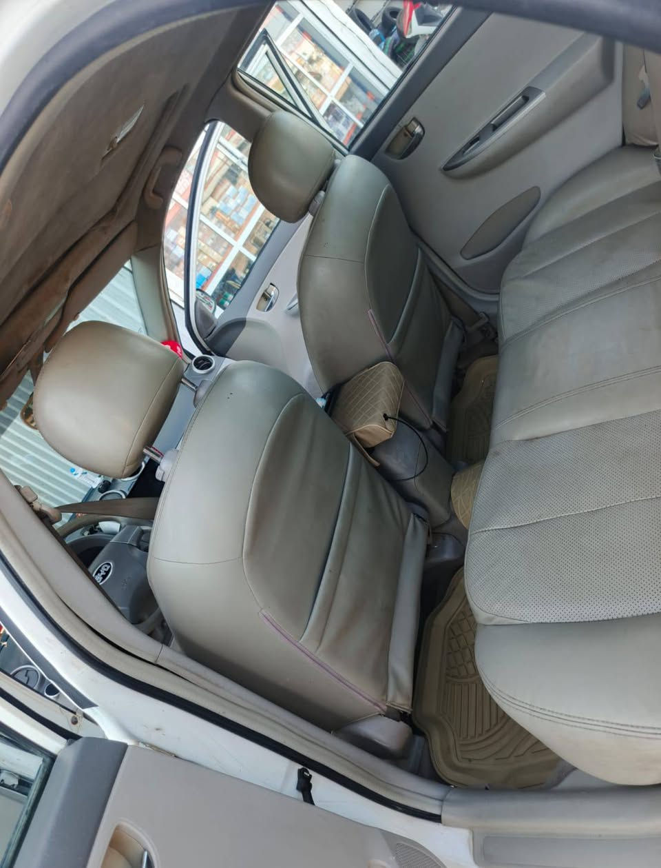 Byd 2014 g3 
فوا مواصفات فتحه و بصمه 
مصبوغه جماليه فقط
رقم و سنويه وهزه  جديد ديالى 
شاشه قياس 10 
 تبريد جديد فول 
صدر جديد امامي +خلفي  
راديتر دبل خط جديد 
 فلاوين كير جديد 
سبايدر خلفلي 
 ادامه كامله بلكات  جديد نوزلات
 مجاول جدد حاويه
 فلتر بانزين +فلتر تبريد 
 دهن محرك + فلتر  شوته كله جديد 
تخم تاير امامي جديد 
تخم قايش جديد 
ماشيه 77الف 
 57  وبي مجال 
***********
