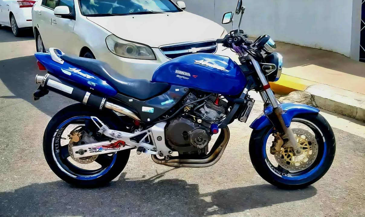 بەتح . هۆندا هۆڕنێت  بۆ فرۆشتن
  چوار بستۆن  سالنسای سپۆرتی لەسەرە  ، کاسکێتی سوتاوە و پاتری بێشەحنە السليمانية, العراق


**إذا كنت صاحب هذا الإعلان وتريد حذفه لأي سبب، رجاءا أرسل رسالة إلى الدعم الفني**