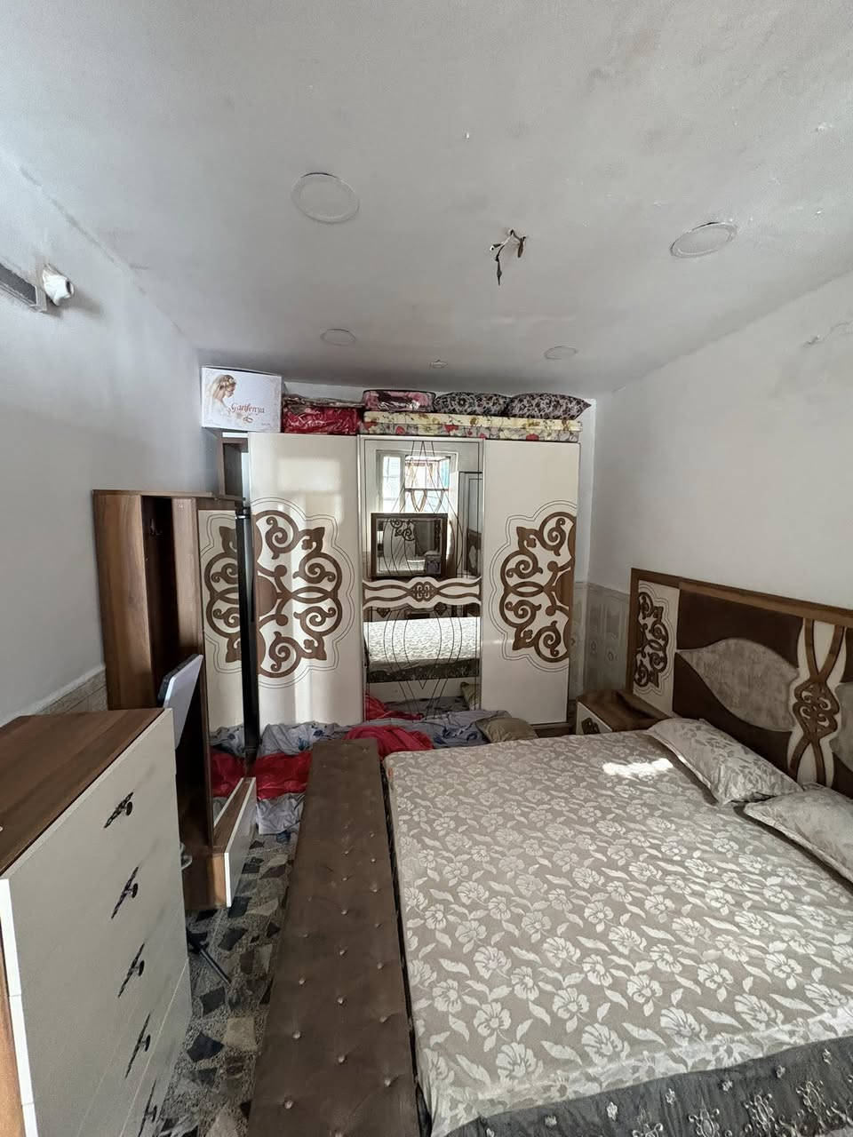 غرفه تركي وزنها ثقيل ١١قطعة للبيع ومستعجل على بيتها اريد اشيل شراي يدلل ***********واتس موجود
