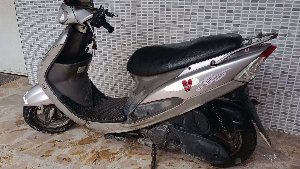 السلام عليكم
ماكس منغولي 120 
دراجة نضيفه مامفتوحة 
كفراته بلاد دراجه مداريه 
من اخذته من رمبة ليهسه بس دهن وبانزين يشهد الله
نضيف إلى درجه تجي تشوفه وتحكم 
رايده ب 650 وبيه مجال 
***********
