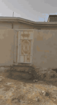 السلام عليكم بيت مساحة ١٠٠ متر سند 25 البيت بشارع المشروع خامس فرع عن المولدة الثانية البيت بي بناء استقبال مع مطبخ كبير البيت مناسب السعر 27 وبي مجال مع العلم البيت صب كونكريت والباقي موضح عندك بالتصوير للاستفسار اتصل على هذا الرقم ***********
