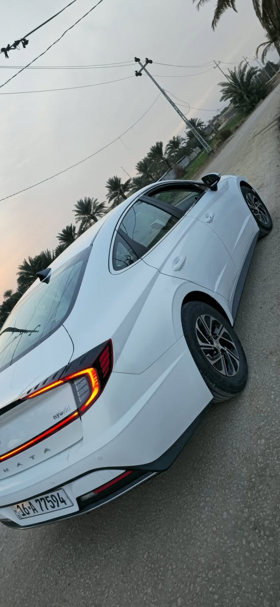 سوناتا هايبرد موديل 23 SEL
السياره حادث خلفي تبديل قبق صندوق اصلي 
ماشيه 11 الف وجديده بشكل ماناقصه اي شي 
***********
***********
