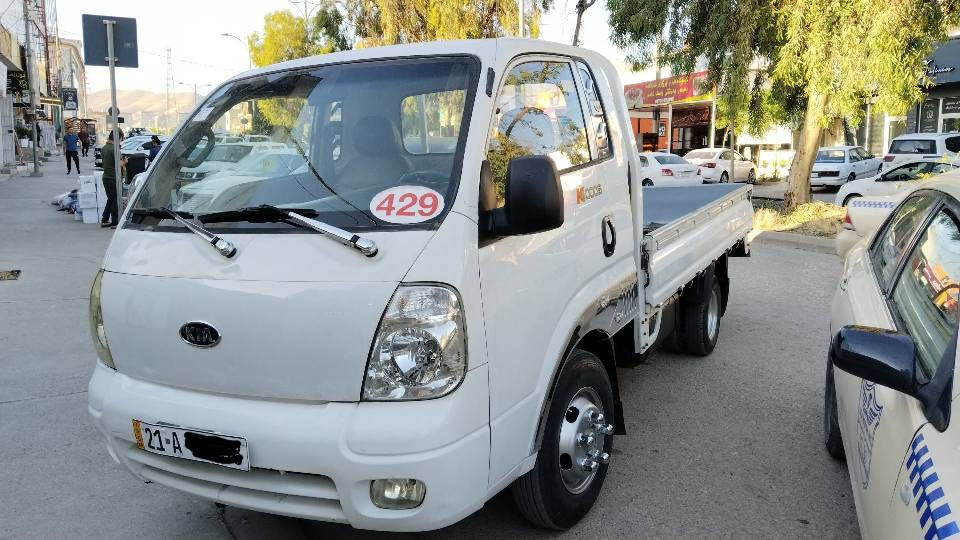 کیای 4000 مۆدێل 2010کەمێ بۆیاخ و هه ندێ سادی هەیە  سۆنەریم داناوەگێڕومەکینەو عەکسلی بەشەرت سەنەوی بەسەرچووە ڕەقەمی تازەیە شەش تایەی تازەی لەژێردایەکوشنوگاعی تازەیە  ..ژ.م
*********** السليمانية, العراق
