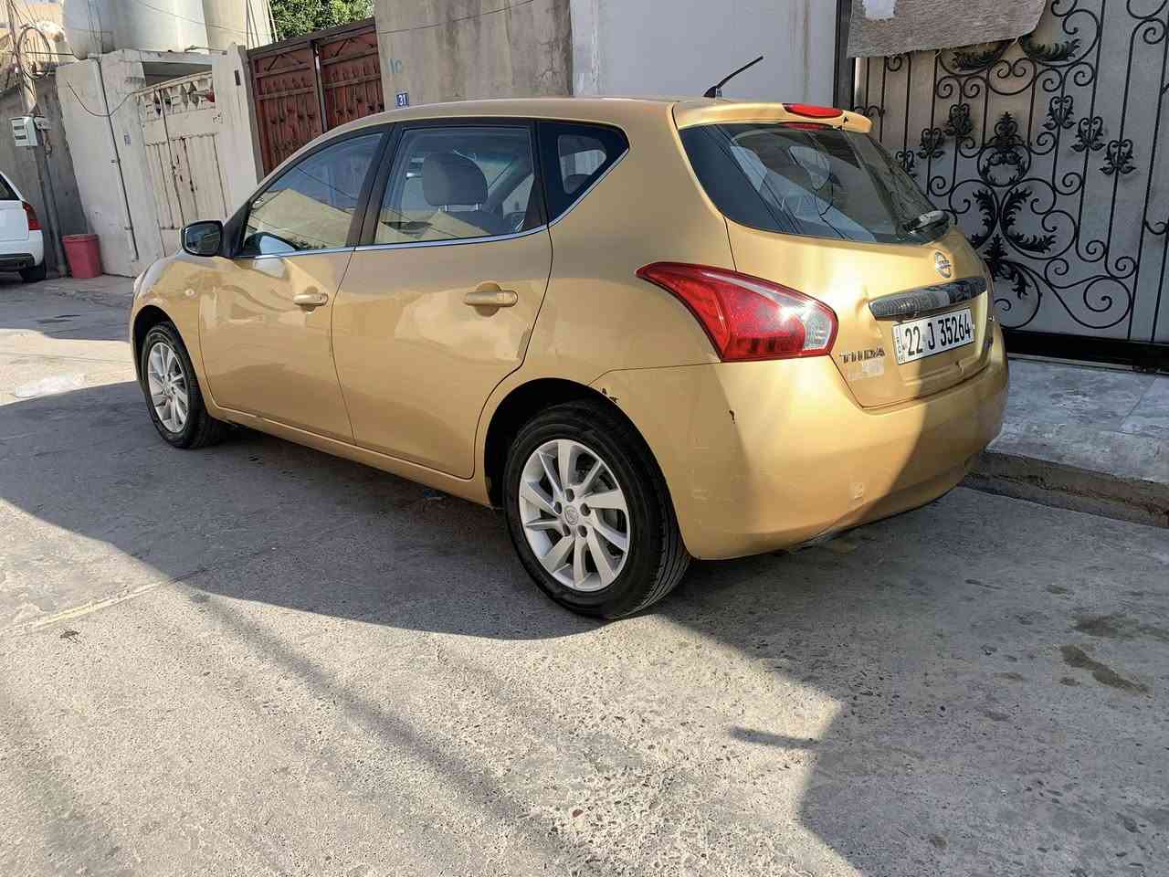 نیسان تیدا خەلیجی ٢٠١٤
بێ بۆیاخ و بێ لێدران
تەنها جەمپێکی خەفیفی پشتی هەیە
نرخ ٩٧ وەرەقە

0750 762 7005
