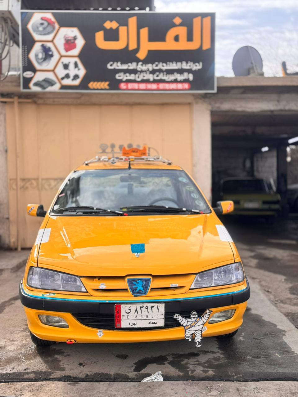 بيجو باص موديل 2013  تخم تاير جديد صدر امامي خلفي جديد مكينة وكير جديد لاصرف ولابخار تتفئ وتبريد شغال ***********
