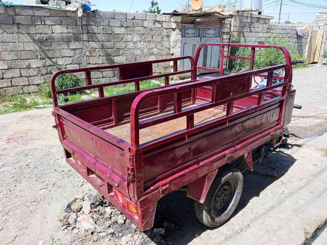 عندي ستوته لبيع رايده ب 800 منفيس بي ويرمنيه متشتغل ومكينه شرط وشاصي شرط بقيه كدام لعين وستفسار ع رقم ***********
