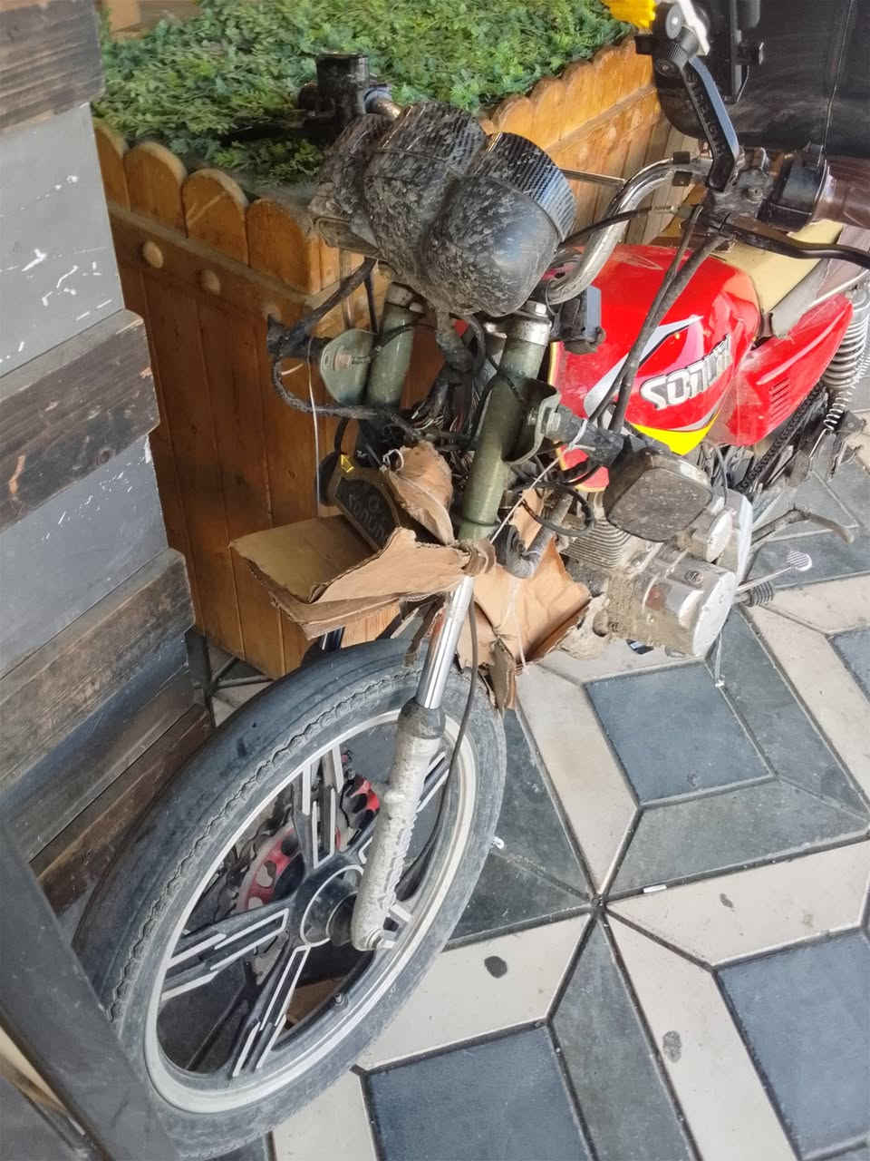 السلام عليكم 
عندي دراجه سونك ايراني مابيها اي نقوصات غراضها كلهن موجودات اريدها ٦٥٠ وبيها مجال 
الرقم:***********
