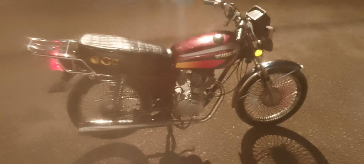 سلام عليكم عندي دراجه للبيع موديل 22شرط لاصرف ولا بخار كهربائيات كلها شغال مستعجل للبيع سعر 240بي مجال للطيبين رقم ***********
