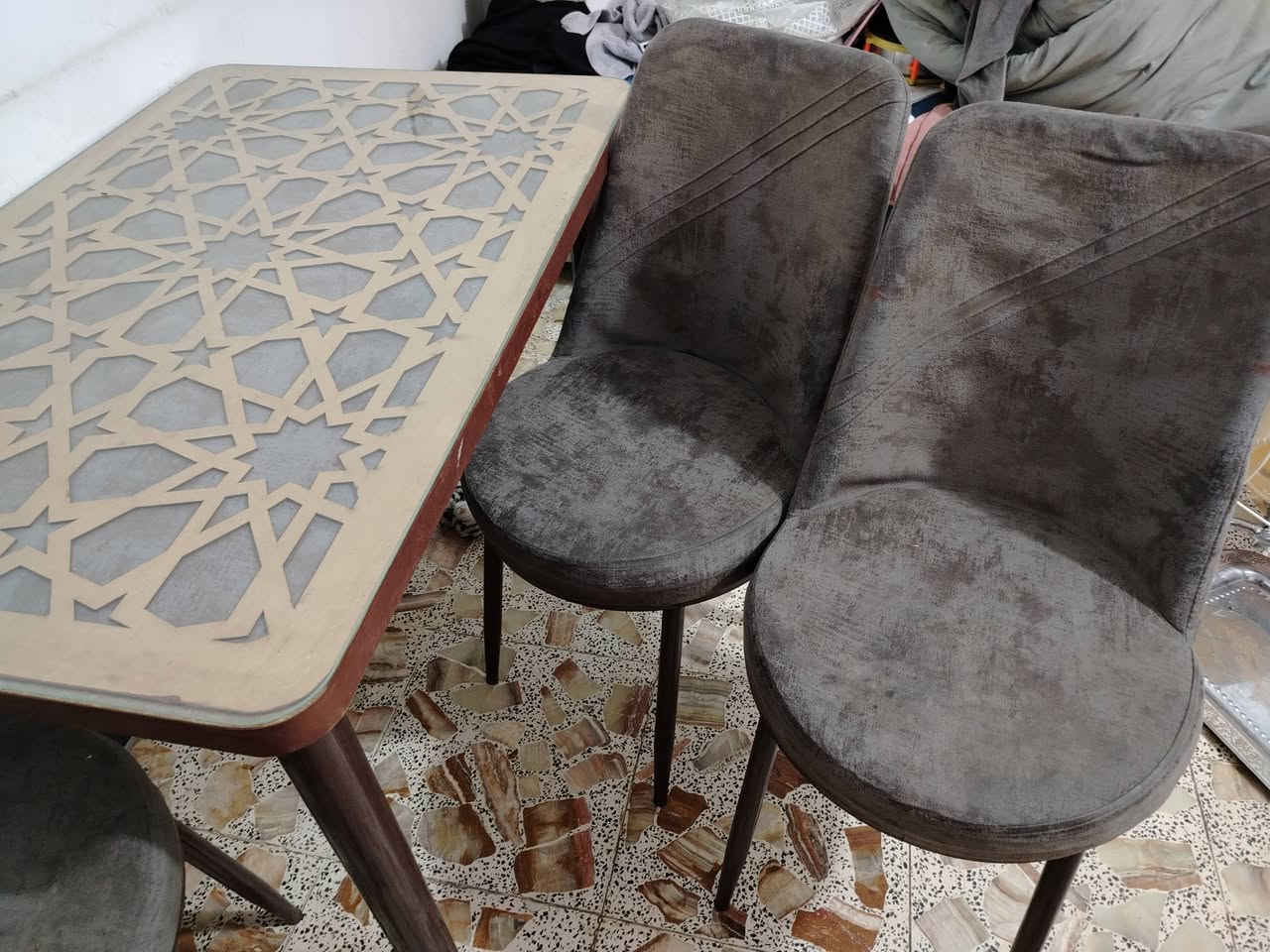ميز  مع ٣ كراسي  السعر ٦٥ مكاني بغداد جديده


**إذا كنت صاحب هذا الإعلان وتريد حذفه لأي سبب، رجاءا أرسل رسالة إلى الدعم الفني**