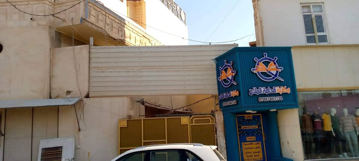 عقار ركن مساحته ٤٦٠ م ٢ ) بوسط شارع المستودع بالضبط مقابل جامع مقبوله مباشره ومقابل المول الجديد
الواجهه ( 25 م) والنزال (18)  م
من ضمن المحلات منفذ جوهرة الرمادي
رقم القطعه ( ١٦٣ على ۱۲۲ ) مقاطعة ۲۸ العزيزيه والحوز }
الدار بأسم المرحوم (فاضل هزيم حمدان ( الدار ورثه ومكملين القسام الشرعي
دار على قسمين القسم الاول ۸ محلات وقاعه فوك مسويها مشتمل  والقسم الثاني

دار سکن ومشتمل صغير 

للتواصل مع ***********
السعر المطلوب ( 13  ) للمتر الواحد  وبيها مجال  .
