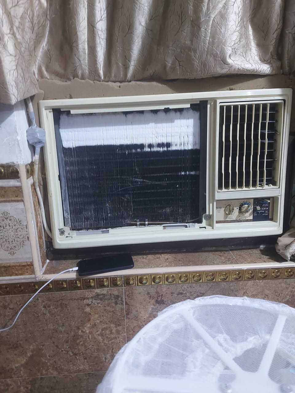 للبيع 
سلام عليكم مكيف جنرال شغال حاليآ بس بيه ليك وتبريده قل اليفيده سعره [225] العنوان النجف الاشرف حي الرحمه قرب مستوصف حي الرحمه موبايل [***********]
