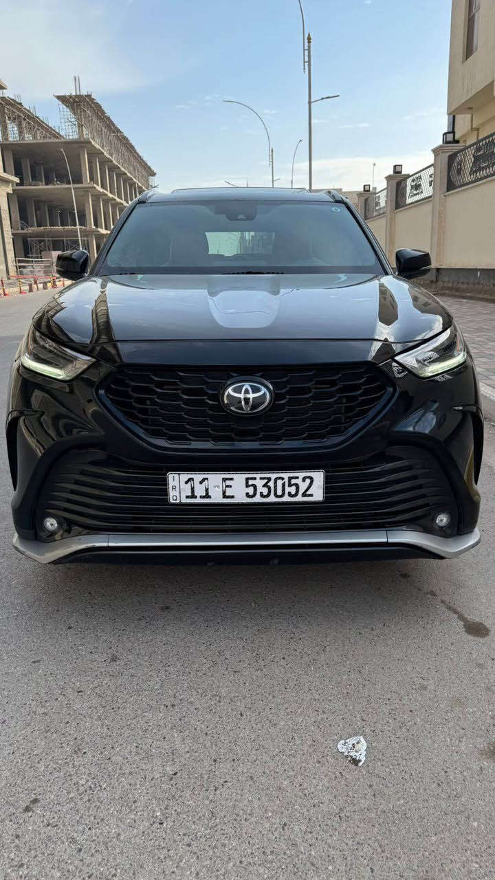 هايلاندر 2022 xse 
محرك 6 سلندر (3500)
فور ويل (AWD)
السياره فول مواصفات 
ردار امامي جانبي - فتحه - تشغيل عن بعد - جنطه كهرباء - جلد - كشنات هيتر - ويل 20 
وبعد بيه هواي مواصفات 

كلين تايتل بدون ضرر حته دعاميات كفاله 
صار بيه تعديل بارد قليل اثر طخه بالعراق بدون صبغ موضح بالصور. 
ماشيه 38 الف فقط 
السعر 330$$ 
العنوان الرمادي 
*********** الرمادي, الأنبار
