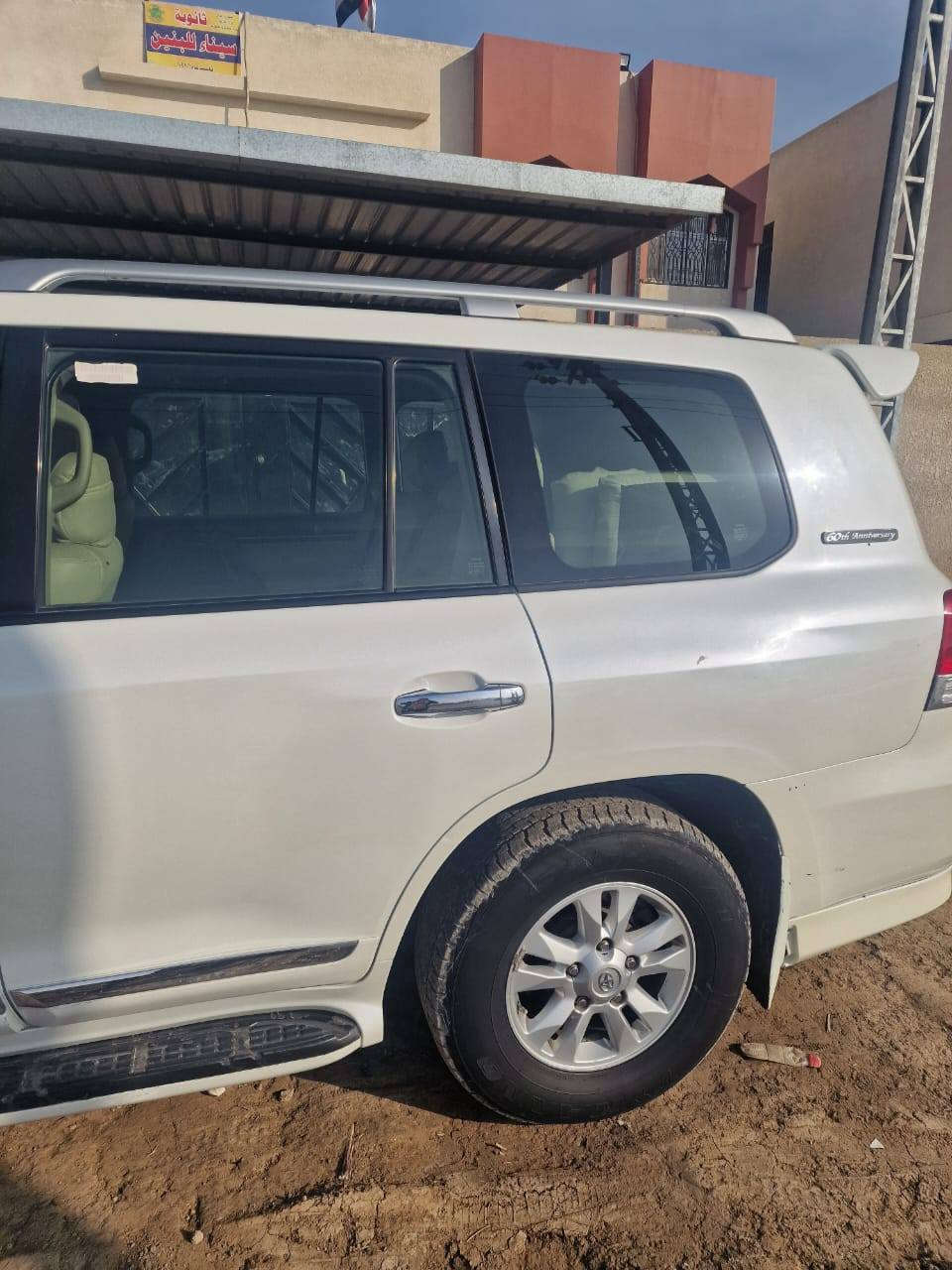 السلام عليكم 
لاندكروز ٢٠١١ستينيه فول مواصفات  كفاله من الصبغ بيها بي دي ار بالجاملغ الخلفي كلش بسيط  بلاديه محرك كير شركه رقم اربيل الدولي تريد تحويل تريد وكاله 
السعر ٣٢٠ وبيها مجال بسيط مكاني الحله
***********
***********
