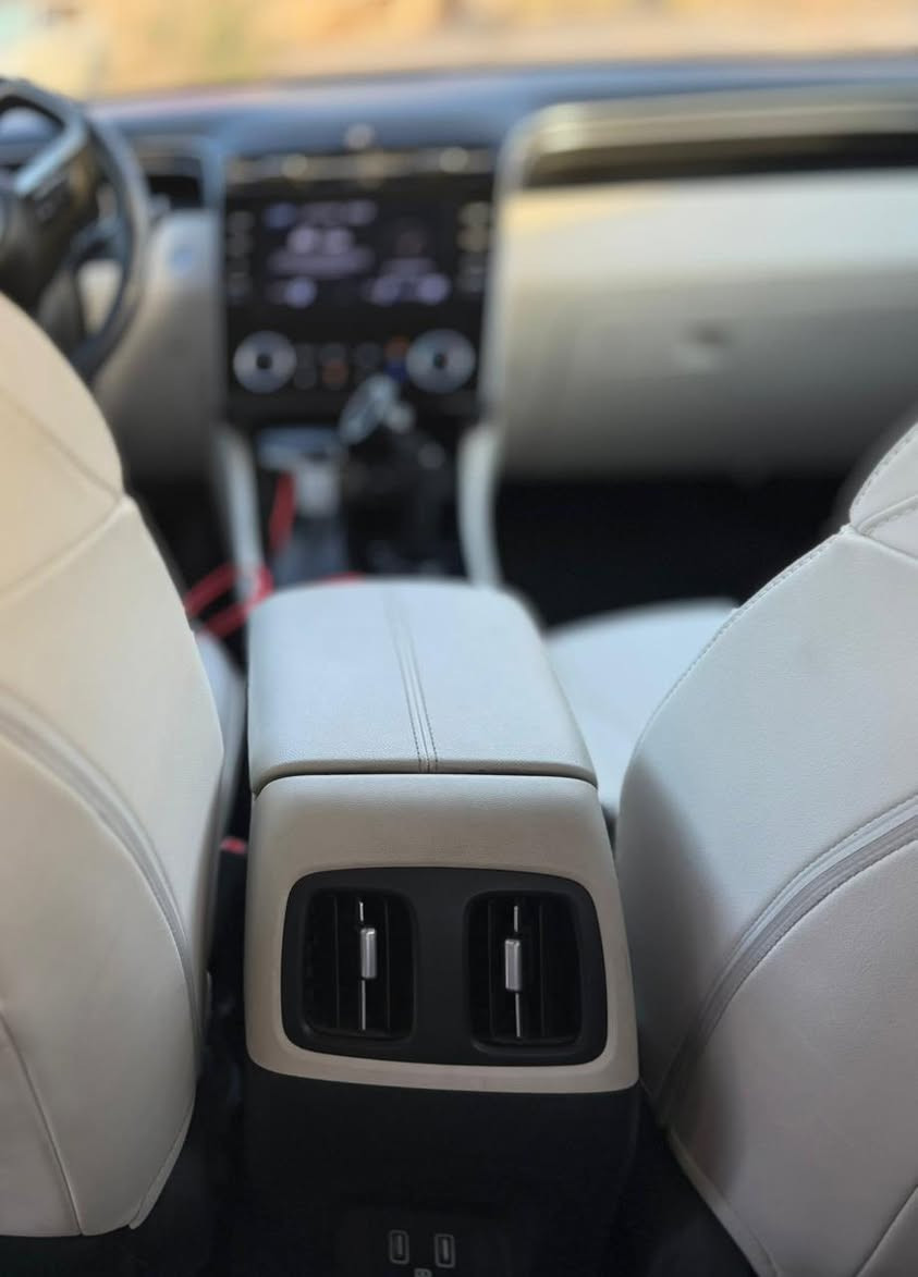 توكسان 2024 خليجي
المواصفات :-

تشغيل ذكي ( بصمة ) + تشغيل عن بعد 

ماشية 43 الف 

شاشة Carplay  

كامرة خلفية دوارة 

تبريد قطعتين 

كراسي كهرباء  

كشنات جلد

بردات خلفية

فول تحكم ستيرين 

 دشبول ايباد 

حساس امامي و خلفي 

نظام تشغيل واطفاء الحساسات

نظام تشغيل الكاميرا الخلفية 

 شاحن وايرليس 

 نظام مساعد نزول المنحدرات

اوتو هولد 

هاند بريك كهرباء

 4 وضعيات قيادة 

مانع انزلاق 

ويل كروم

سيارة كفالة عامة ما عدا بارد بالجنطه 

مكان السيارة النجف 

السعر 206 وبي مجال قليل

***********
