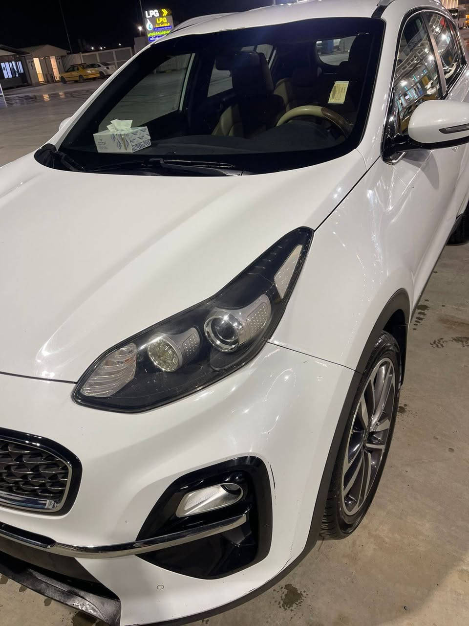 السلام عليكم...
كيا سبورتج خليجي موديل ٢٠١٩ شكل ال٢٠  رقم بغداد الدولي السيارة جديدة جدا ماشية ٩٧ الف حقيقي  مواصفات عادية بيسك سويج داخل بيجي 
السعر / ١٩٢ $
الإتصال/ ***********
