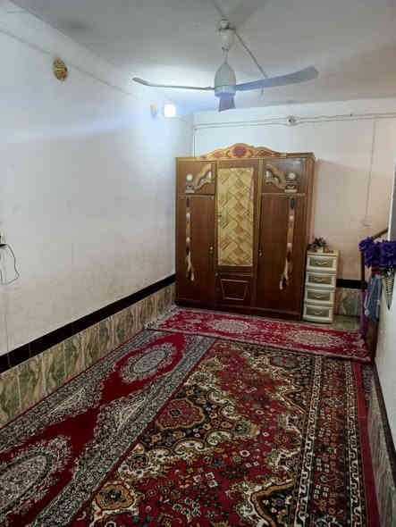 مكتب ولايه علي
🔶 للبيع دار سكني في النجف – حي النصر / شارع 15 الرابط بين النصر والميلاد 🔶
فرصة مميزة لامتلاك دار سكني بموقع حيوي وشارع عريض 15 متر، يتمتع بخدمات كاملة وطابع هادئ ومناسب للعوائل.
📍 المواصفات العامة:
المساحة: 200 متر
واجهة على شارع 15 متر تبليط
البناء: قديم لكن نظيف جدًا جدًا
البناء كونكريت والارضية سيراميك
مرتفع عن مستوى الشارع
🏠 تفاصيل الدار:
شقتان مساحة كل واحدة 25 متر (مؤجَّرات)
باقي الدار يحتوي على:
 غرفة نوم
صالة
هول
استقبال كبير
مطبخ
حمامات داخلية وخارجية
كراج للسيارة
✨ المميزات:
موقع استراتيجي يربط بين منطقتي النصر والميلاد
كافة الخدمات متوفرة
مناسب للسكن أو الاستثمار

💰 السعر: 250 مليون

للاستفسار اتصال أو واتس اب 
***********
