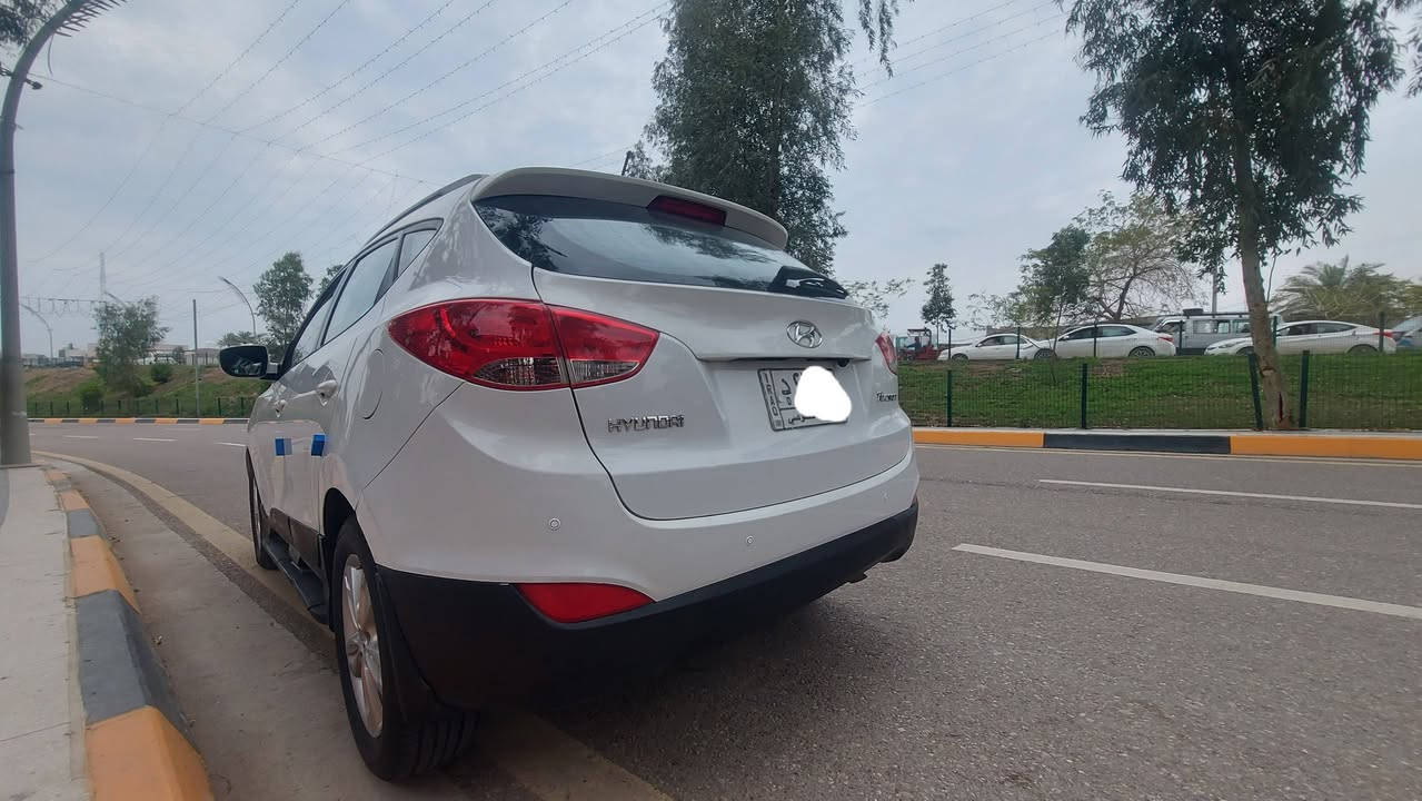 السلام عليكم
توسان 2013 خليجي رقم بغداد 

ماشي 100 الف حقيقي

محرك ٢٠٠٠ دوش

كير محرك صبغ كفاله عامه 

تبريد  وثلج

مواصفات معروفه... 

ديالى بعقوبه 

رقمي ***********
