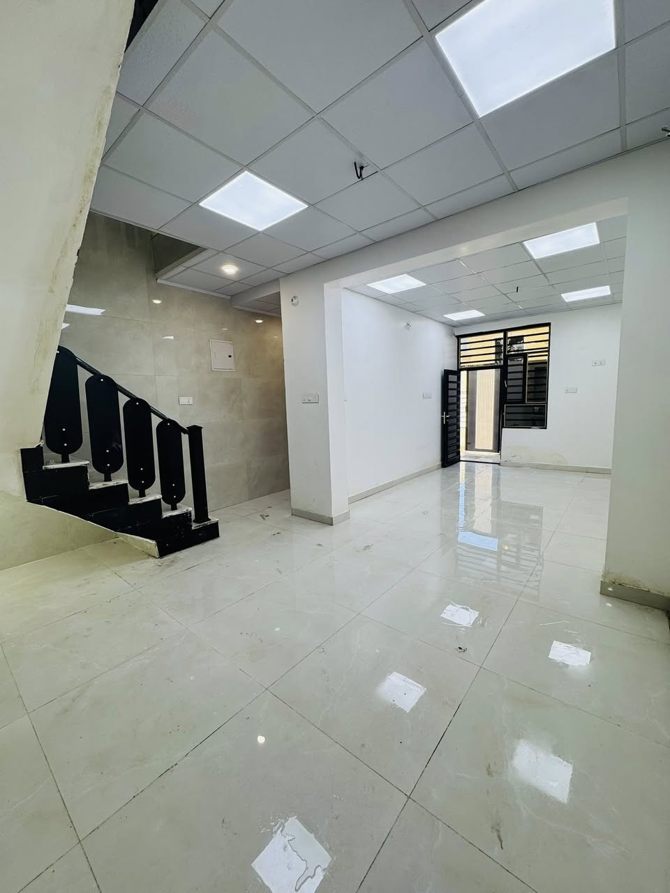 🏡 دار للبيع – النجف / مجمع ليوسف
📐 مساحة:100متر

📜 طابو سند حر – طابق ونص

🔸 المحتويات:

• غرفتين 🛏️

• صالة 🛋️

• مطبخ 🍽️

• استقبال 👥

• صحيات عدد 3 🚿

• شغل مال جناي ✔️

💰 السعر: 130 وبِيه مجال

لتبليط ومجاري

📞 للاتصال أو واتساب: ***********
