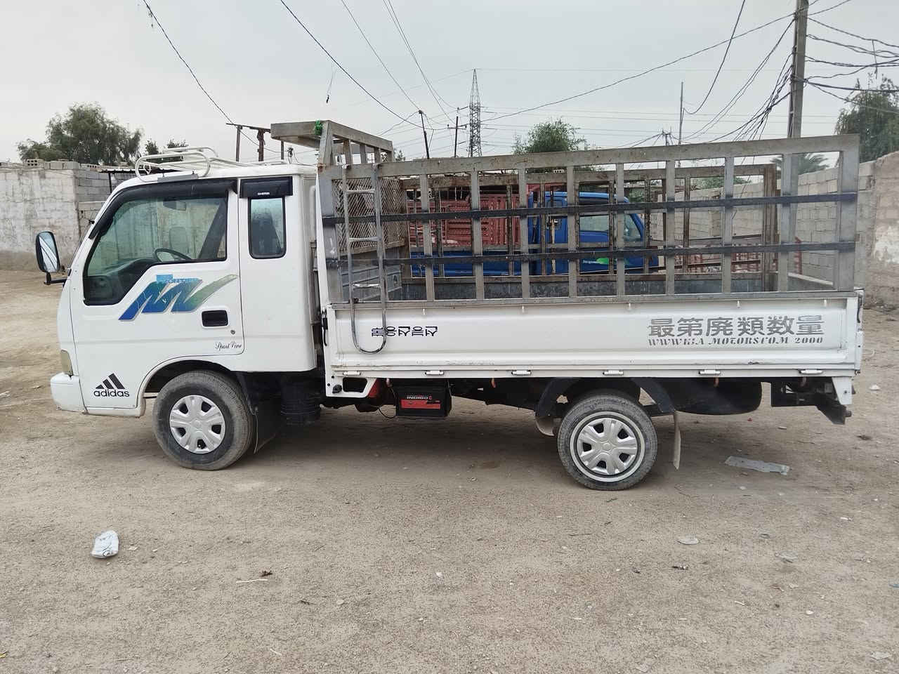 سلام عليكم من رخصت الادمن كيه حمل فونتيره موديل 1997 اليساره مكفوله كير ومكينه وشاصي تخم تاير ابو الخطه دوشمه غرفه دينما جديده باتري جديد منضومه زنون ابيض كهربايات شغاله كله السياره  هزا جديده خير من الله جاهزا ارقام انكليزي جديد ما ناقصه اي شي كبل تشتغل بيه السعر السياره 62 وبيه مجال الطيبين مكان السياره كربلاء مستشفى الكفيل ما متواجد عل انترنيت ***********
