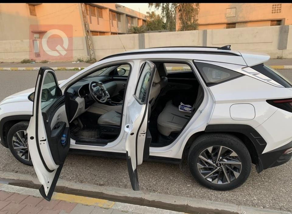 هونداي توسان   2023 خليجي 
ماشيه 81000  الف كم 
رقم سليمانيه   
 حجم المحرك 2.0L 
 مفتاح التشغيل بصمة 
 تشغيل عن بعد 
سايد بريك بصمه 
حساسات أمامية 
حساسات خلفية
لايت زينون + LED 
 كشافات ظباب
 بك لايت LED 
 دخول بصمة ذكي 
 ويل كب 18
 4 دسك
 حساسات ضغط الاطارات 
 اشارة في المرايا الجانبية 
 المرايا قابلة للطي كهرباء 
عدد AIR BAG 2
 هاند بريك بصمة 
 ا ABS 
 شاشة Apple Car play 
 كاميرا دوارة 
 مقود جلد حياكة 
 مثبت السرعة Cruise 
 ا Bluetooth / USB 
شاحن هاتف Wireless 
حركة المقاعد الأمامية كهرباء 
 قطعتين تبريد  
 أوضاع القيادة Drive Mode 
 ا ECO / NORMAL / SPORT 
 أوتو هولد Auto Hold  نظام توقف 
 نظام مانع الانزلاق 
 نظام نزول المنحدرات 
 بردات أبواب خلفية بلاديه 

الملاحظات :جزء من الباب الخلفي جهة الراكب تصليح بارد فقط 
السياره بيدي مطلعها من الشركة زيرو 
السعر 210$ قفل مال بيع .
رقم الهاتف ***********
