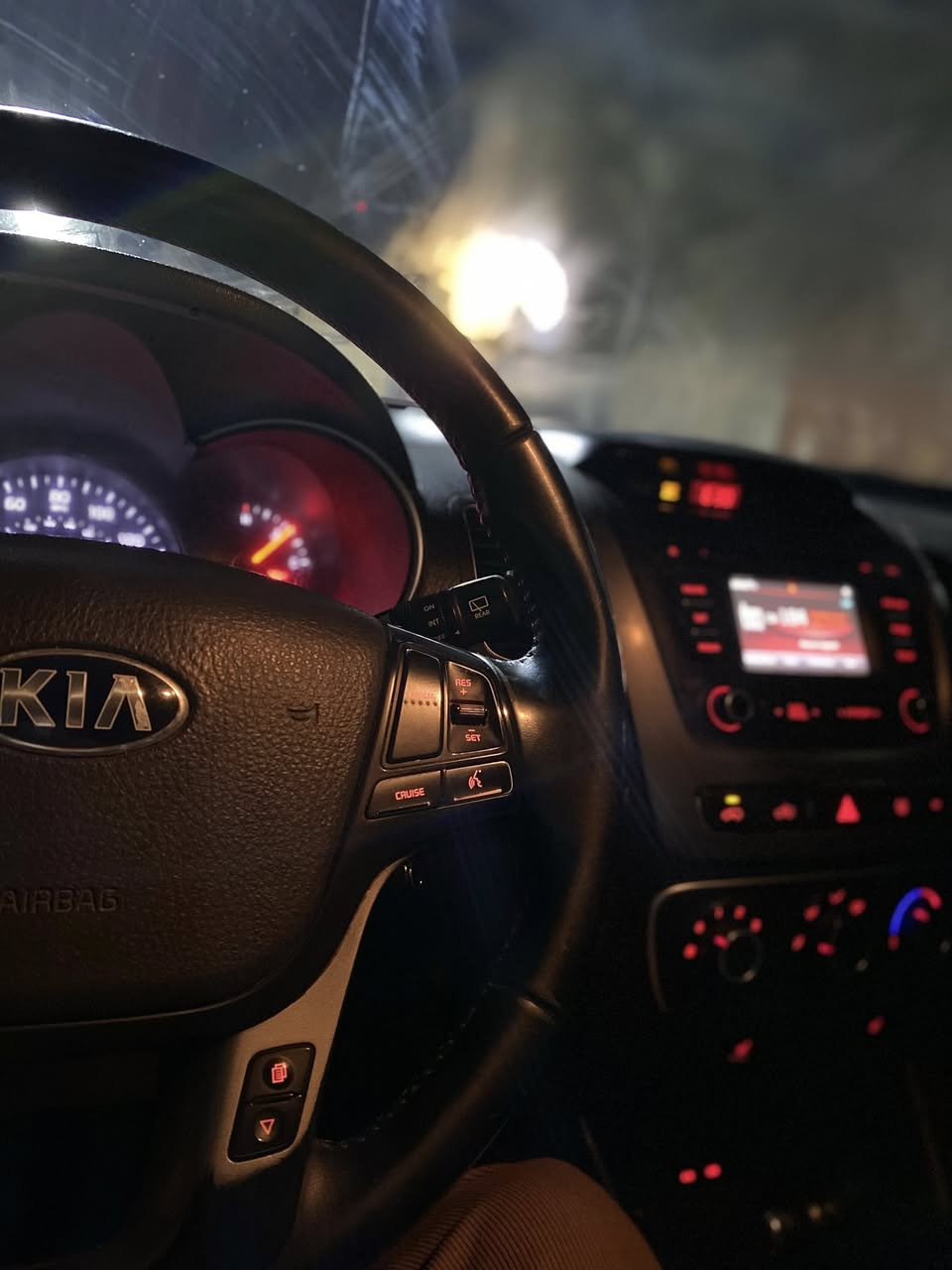 سلام عليكم سورنتو موديل ١٥ مكينه ٢٤٠٠ تحكمات استرين 7راكب مكينه  مكاني ديالى بعقوبه الرقم ***********
