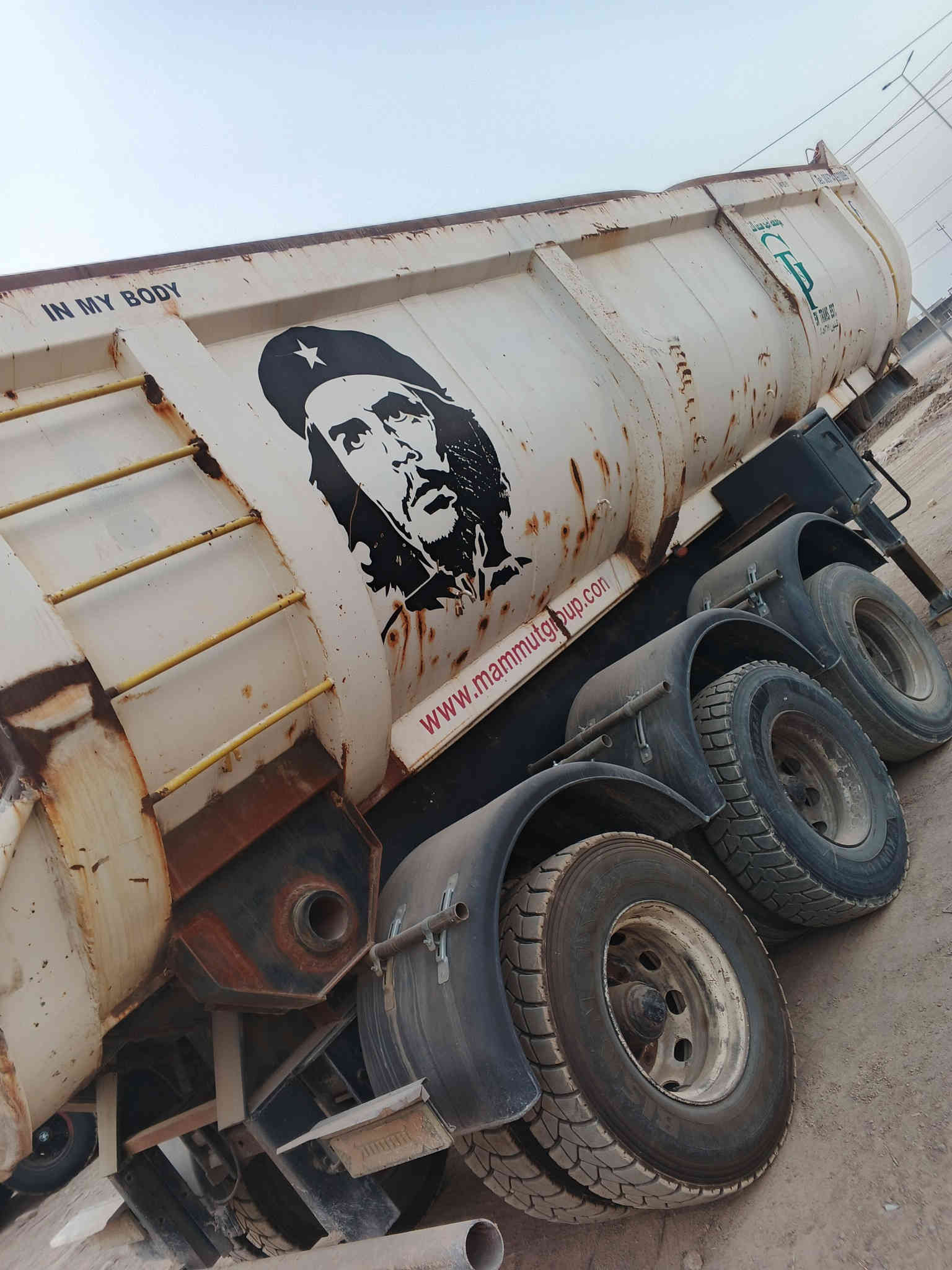 طابت أوقاتكم. للبيع عربة الماني جاهزة للعمل دناكير 16 والثالث سكانيا مربع شاصي غير مكفول ستندر 38 متر خفيفة.  مكان كوت السعر.. 115 ،$ ***********
