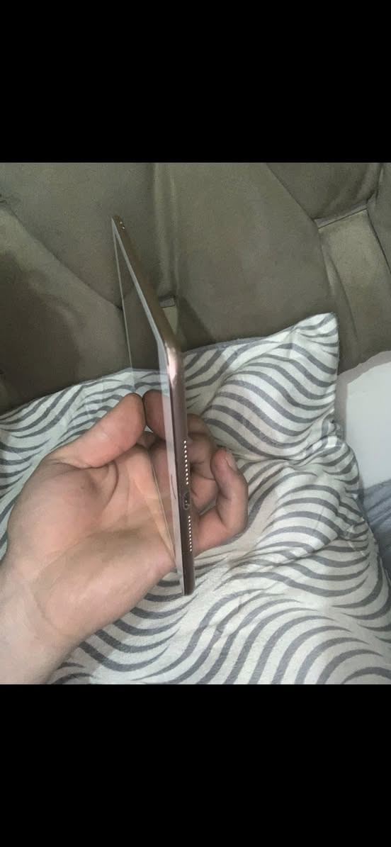 لسلام عليكم ايباد مني 5ذاكرة 64 جهاز نضيف كلش فقط ضربة خفيفة بضهر ما مأثرة سعر 190 وبي مجال قليل مكاني بغداد *********** واتساب
