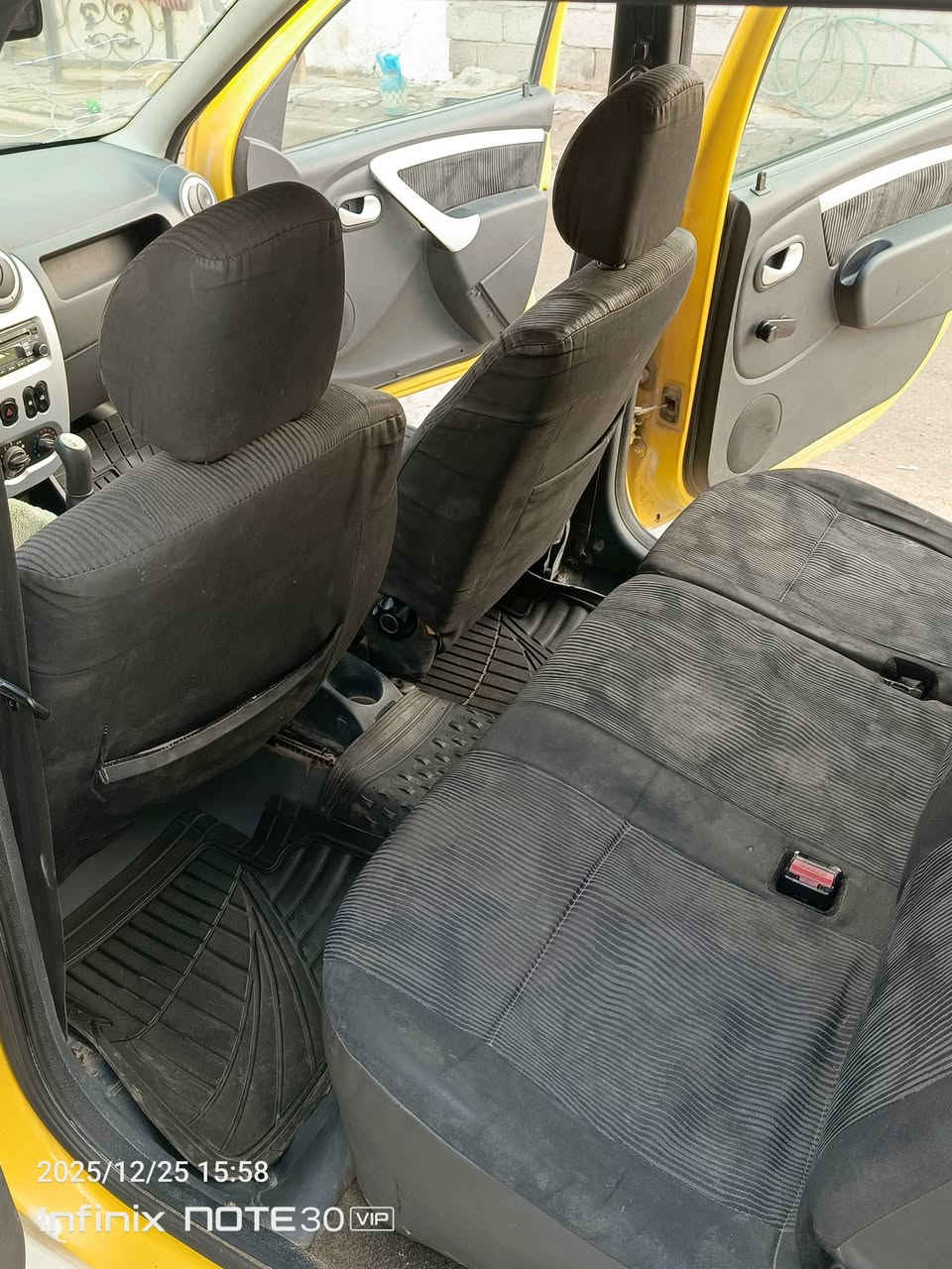 مكلف بل نشر استفسار اتصل 
#رينو لوكان 7 راكب موديل 2011
سيارة نضيفة وحلوة نقوصات بسيطة
 سيارة رقمهة  اجرة بغداد لونهة ابيض مصفر يحتاجلهة صبغ
يلة تتحول محرك نضيف كهربائيات شغالة مصفرة هيئة وغرامات 
#سعرهة 37 اوبيهة مجال .. مكاني بغداد الشعب نهايت الفورتات رقم صاحب السيارة ***********
