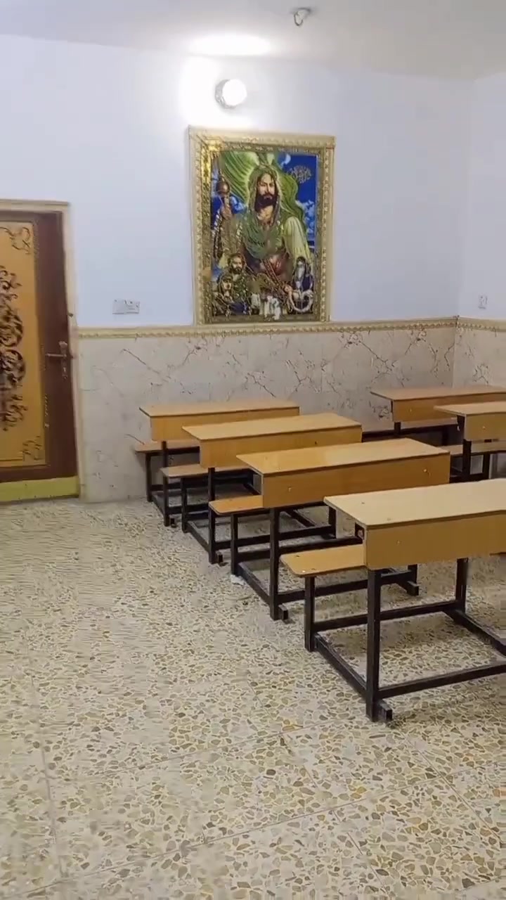 السلام عليكم رحلات جدا نظيفه ام ٣ نفرات للبيع عددهم ٣٤ رحلة ابيعهم شلع مع ٤ سبورات و٥ استولات مع مكتب وقنفات وكرسي مكتب   *********** مكاني بغداد
