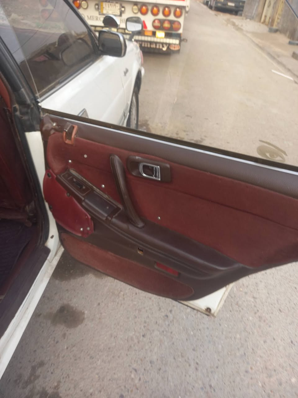 سلام عليكم سوبر هارتوب موديل ٩١ للبيع سياره جاهزة محرك ففتي كير اوتو رقم بغداد سنويه ٢٧مكانات صبغ تخم تاير لايت زنون تبريد ثلج السعر ٥٠ وبيهة مجال قليل مكان بغداد رقم ***********
