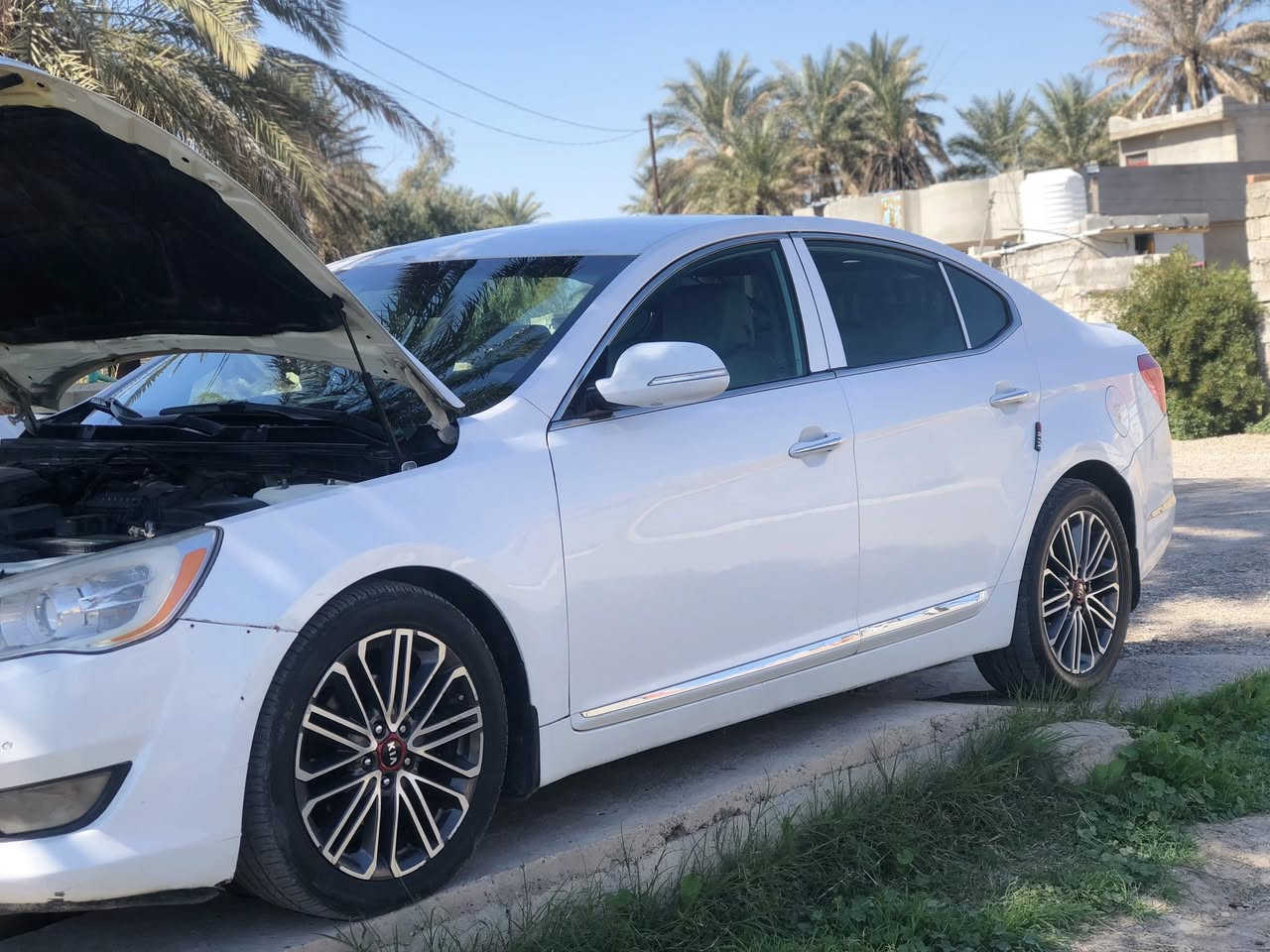 سلام عليكم كيا كادنزا معروضه للبيع موديل ٢٠١٢ محرك 6سلندر اربع وضعيات قياده رقم سليمانيه حداديه قبل شهر من سويتها الصدر الكدام والصدر الورا واتصل على هذا رقمي وتشلع عيوني ***********
