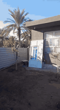 السلام عليكم أرض زراعيه للبيع مساحة القطعه ١١٠٠ مسيجه مشيد عليه دار حديث بناء ٢٠٢٤ البيت متعوب عليه بناء رفت وطابوق كونكريت مسلح مساحة البناء ٢٠٠ يحتوي على 
استقبال وصاله 
٣ غرف نوم مسلك واسع
مطبخ ومخزن
صحيات داخليه وخارجيه 
سند ٢٥ العنوان  بداية ابو عصافير  قرب قطع موسى  
قريب عالتبليط يبعد عن شارع العام ٧٥ متر 
منطقه كلش حلوه وهادئه كل خدمات بيه 
*********** تواصل عالرقم بي واتس
