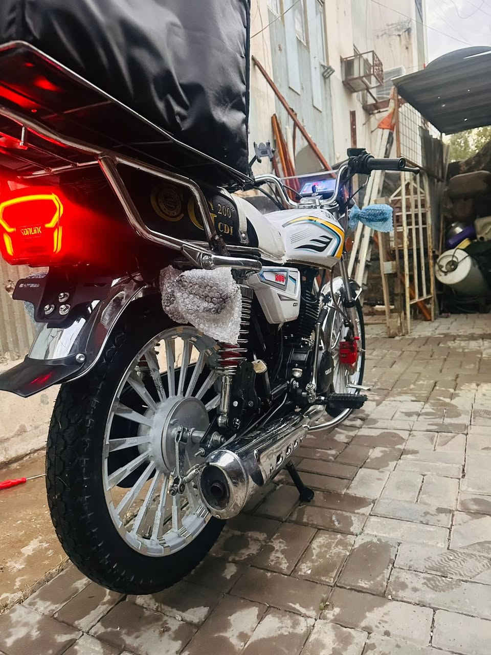 سلام عليكم دراجه للبيع امكاني بغداد البياع الدراجه جديده جيب فيتر وياك وتعاال الدراجه مديل 25 مامستعمله اهوي 
السعر 850وبيها مجال الشراي يتصل وتساب او سم كارت ***********
