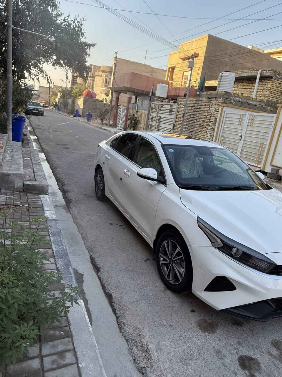 السلام عليكم 
كيا سيراتو خليجي الشركة الدولية مديل 2022 رقم بصرة حرة بأسمي رقم انكليزي تحويل  ثاني يوم 
ماشية 86 الف
مكفوله كفاله عامة
محرك 1600 دوش كير AT
مفروشه ارضية جلد
مواصفات نص فول
تنته سلايد
حساسات خلفية
لد امامي
مرايات شفط كهرباء اشاير بالمري
تحكم ستيرن
وضعيات قيادة
الدواخل لونين
تبريد قطعتين
ويل كروم
مانع انزلاق
السعر 173$ وبها مجال مكان بصرة
حي المهندسين ***********
