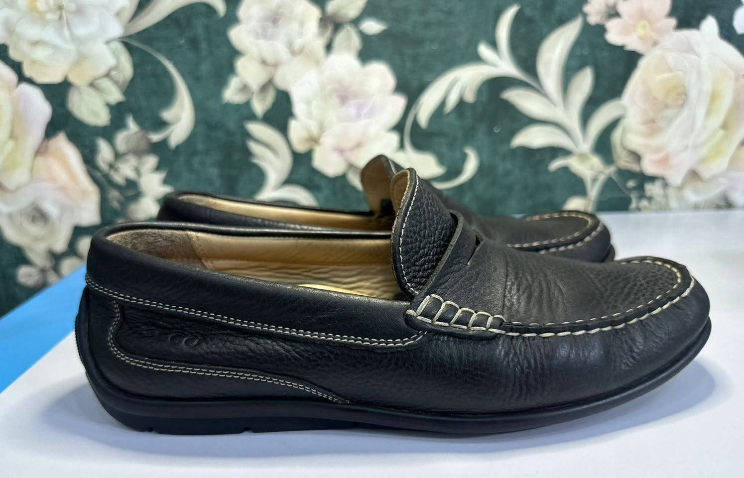 Ecco 
قياس 40 
السعر 20


**إذا كنت صاحب هذا الإعلان وتريد حذفه لأي سبب، رجاءا أرسل رسالة إلى الدعم الفني**