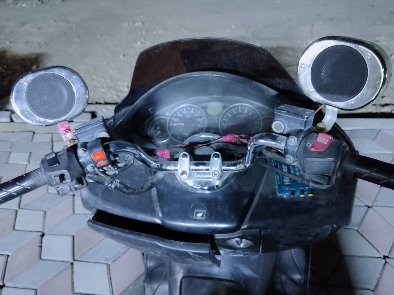 سلام عليكم 👋🏻
َ
 للبيع دراجه هوندا فورزه دراجه حلوه ونضيفه عداد 160 دراجه صار 6 ايام طفت بعد ما شتغلت ابيع الك طافيه
َ
 السعر 350 وبيه مجال للشراي فقط
َ
المكان  ( ديالى الخالص). 
شراي اتصل او مراسله الصفحه الرقم ***********.
